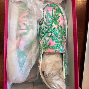 NWT  Julie Sneaker Size 7.5 Medium